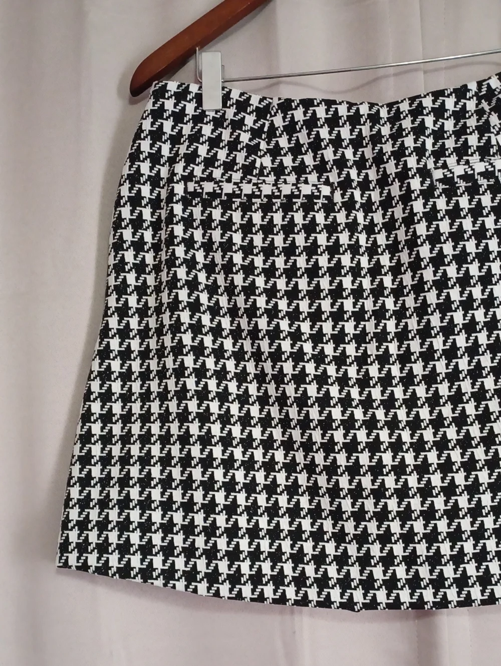 CAbi Passport Houndstooth Black White Mini Skirt Shorts Pockets Stretch Classic